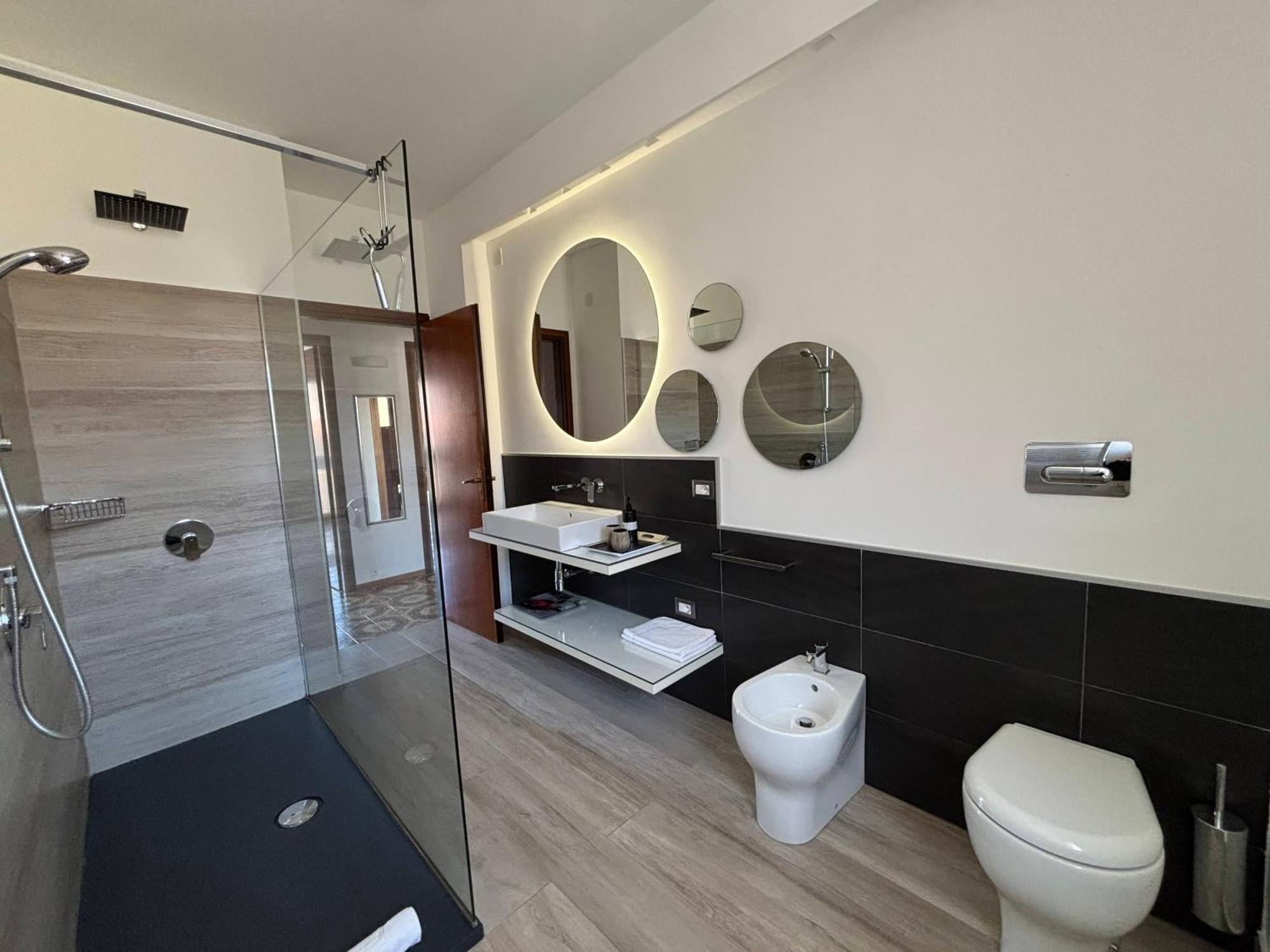 Апартаменты Archimede Lounge Чефалу Экстерьер фото